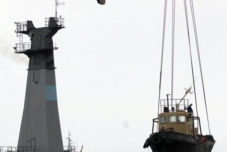 Буксир «Параллель» покинул пляж «Дельфин» (фоторепортаж) 