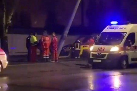В результате ДТП в Одессе сгорел элитный спорткар (фото, видео)