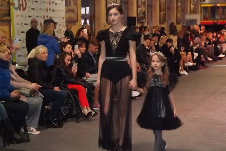 Модные показы прошли на территории музея КП «Одесгорэлектротранс» (фото)