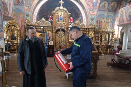 Перед пасхальными праздниками спасатели проверяют храмы Одесской области