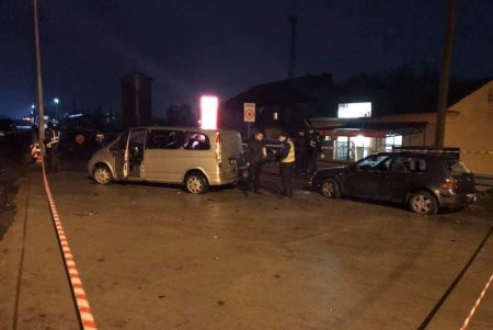 Стрельба на дороге: возле Дачного с битами и оружием напали на инспекторов «Укртрансбезопасности» (фото, видео)