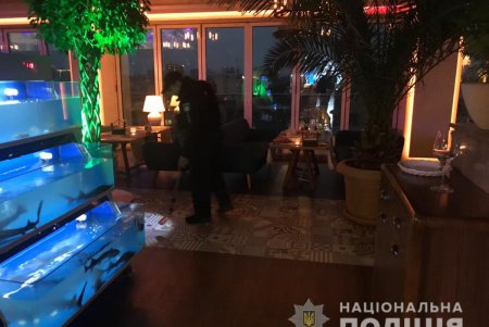 В центре города заминировали торговый центр: людей эвакуируют (обновлено)