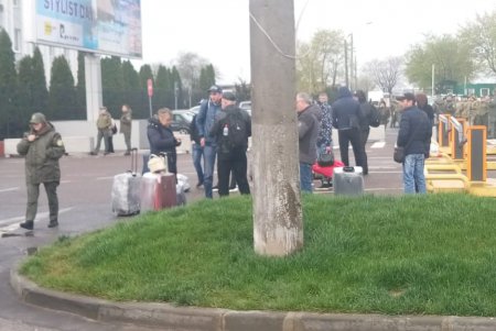 В Одесском аэропорту ищут бомбу (обновлено)
