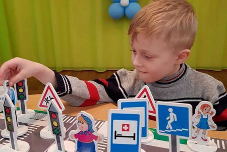 Патрульные рассказали маленьким одесситам о правилах дорожного движения (фото)