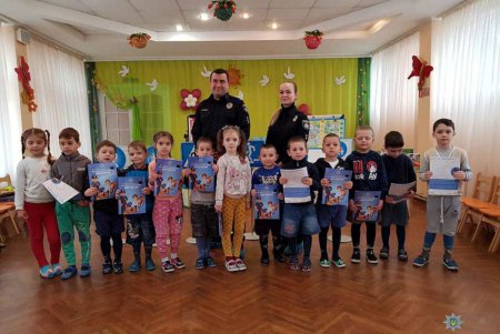 Патрульные рассказали маленьким одесситам о правилах дорожного движения (фото)