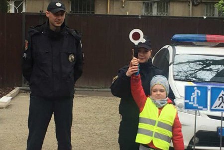 Патрульные рассказали маленьким одесситам о правилах дорожного движения (фото)