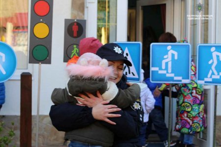 Патрульные рассказали маленьким одесситам о правилах дорожного движения (фото)