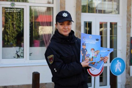 Патрульные рассказали маленьким одесситам о правилах дорожного движения (фото)