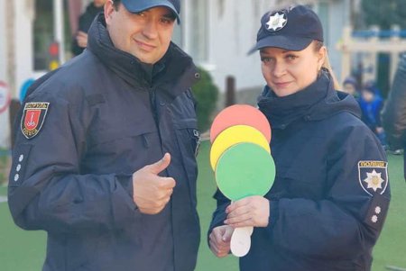 Патрульные рассказали маленьким одесситам о правилах дорожного движения (фото)