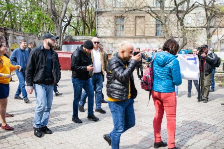 Полиция проверяет инцидент в Горсаду: нардепа Украины облили нечистотами