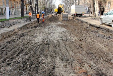 На улице Софиевской ведется капремонт (фоторепортаж)