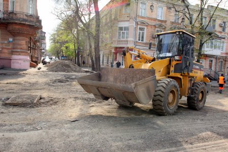 На улице Софиевской ведется капремонт (фоторепортаж)