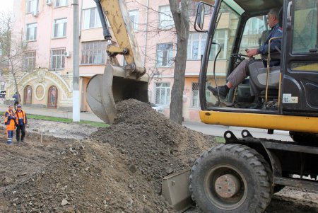 На улице Софиевской ведется капремонт (фоторепортаж)