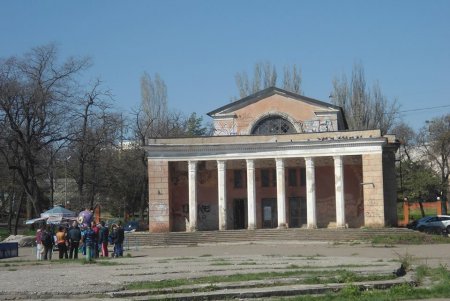 Одесситы вышли на субботник, чтобы привлечь внимание к проблемам Дюковского парка (фото)