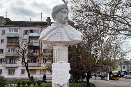 В Одессе обновили памятник Богдану Хмельницкому (фото)