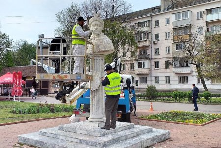 В Одессе обновили памятник Богдану Хмельницкому (фото)