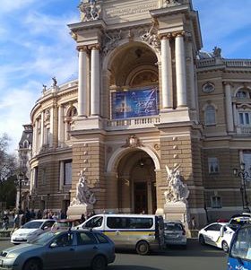 Полиция ищет бомбу в одесском оперном театре