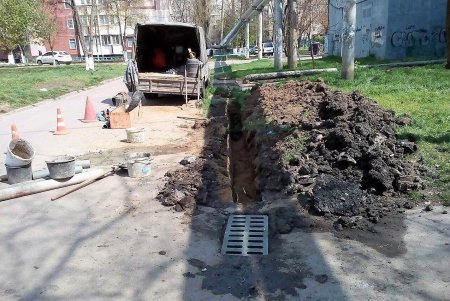 На общегородском субботнике более 1500 одесситов приводили в порядок парки, памятники, дороги и остановки (фото)
