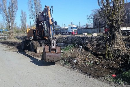 На общегородском субботнике более 1500 одесситов приводили в порядок парки, памятники, дороги и остановки (фото)