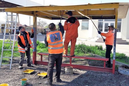 На общегородском субботнике более 1500 одесситов приводили в порядок парки, памятники, дороги и остановки (фото)