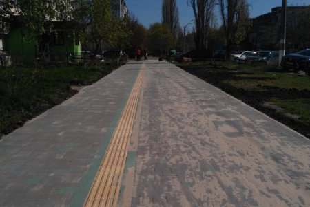 На некоторых улицах Малиновского и Суворовского районов завершены работы по капитальному ремонту тротуаров (фото)