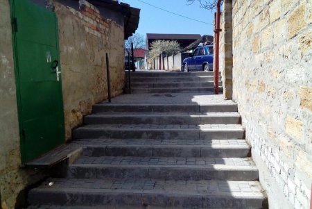 На некоторых улицах Малиновского и Суворовского районов завершены работы по капитальному ремонту тротуаров (фото)