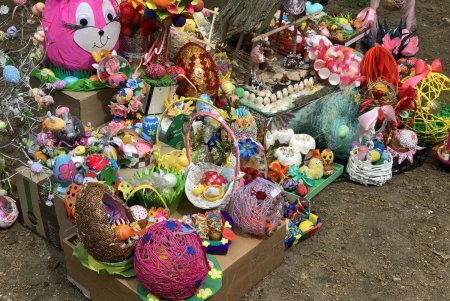 На территории военного госпиталя украсили пасхальное дерево (фото)