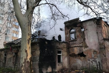 Утром в Одессе ликвидировали масштабный пожар (фото)