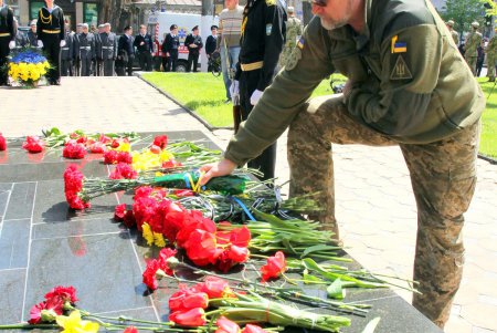 Митинг-реквием у памятника одесситам-чернобыльцам (фоторепортаж)