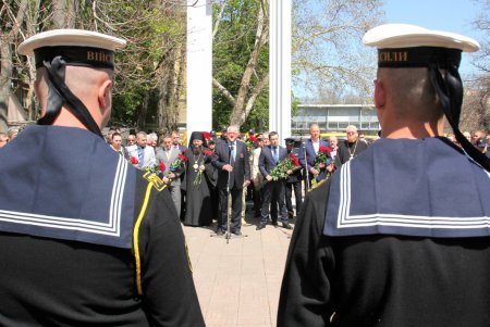 Митинг-реквием у памятника одесситам-чернобыльцам (фоторепортаж)