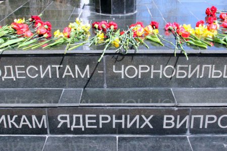 Митинг-реквием у памятника одесситам-чернобыльцам (фоторепортаж)