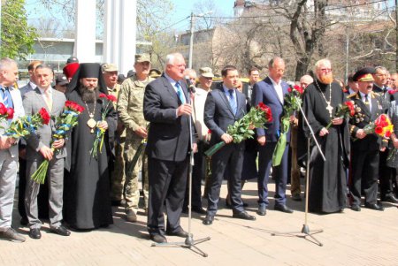 Митинг-реквием у памятника одесситам-чернобыльцам (фоторепортаж)