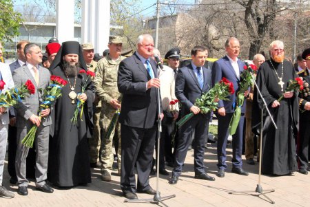 Митинг-реквием у памятника одесситам-чернобыльцам (фоторепортаж)