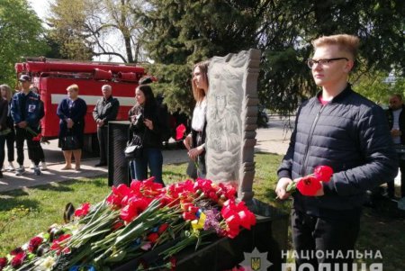 Правоохранители почтили память ликвидаторов аварии на Чернобыльской атомной станции (фото)