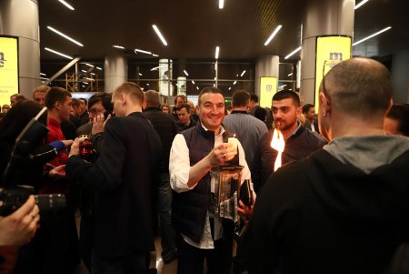В Одессу прибыл Благодатный огонь из Иерусалима (фото)