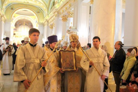 Всенощная служба в Свято-Преображенском кафедральном соборе (фоторепортаж)