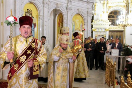 Всенощная служба в Свято-Преображенском кафедральном соборе (фоторепортаж)