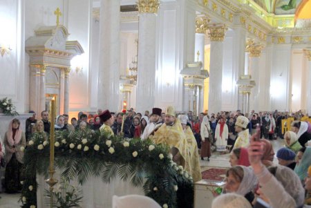 Всенощная служба в Свято-Преображенском кафедральном соборе (фоторепортаж)