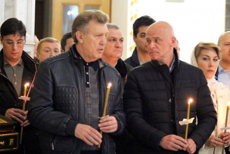 Всенощная служба в Свято-Преображенском кафедральном соборе (фоторепортаж)