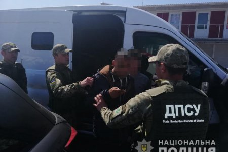 На рынке «7 км» полиция задержала 13 нелегалов