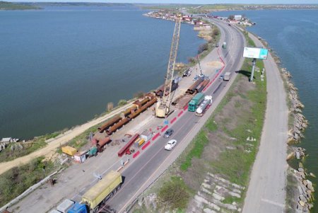 Под Одессой начали капитальный ремонт моста через Хаджибейский лиман (фото)