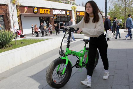 «Длинные» выходные послужили началом пляжного сезона (фоторепортаж) 