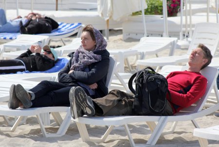 «Длинные» выходные послужили началом пляжного сезона (фоторепортаж) 