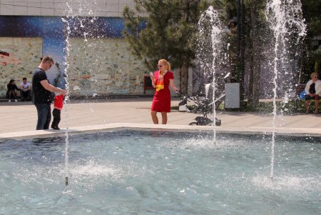 «Длинные» выходные послужили началом пляжного сезона (фоторепортаж) 