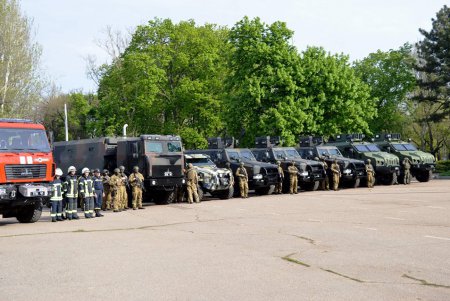 Строевой смотр правоохранителей прошел на Куликовом поле (фото)