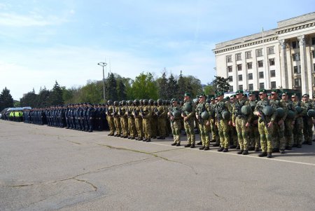 Строевой смотр правоохранителей прошел на Куликовом поле (фото)