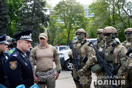Строевой смотр правоохранителей прошел на Куликовом поле (фото)