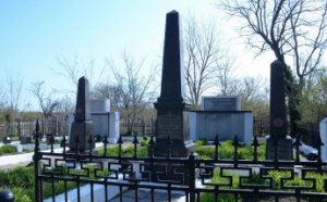 В Одессе приводят в порядок мемориалы и могилы погибших воинов (фото)