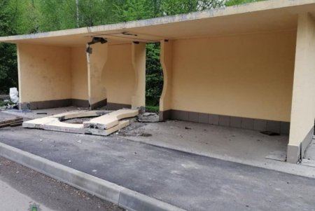 ДТП на трассе Одесса-Киев: автомобиль въехал в остановку, пострадали люди (фото)