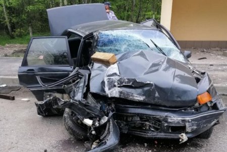 ДТП на трассе Одесса-Киев: автомобиль въехал в остановку, пострадали люди (фото)
